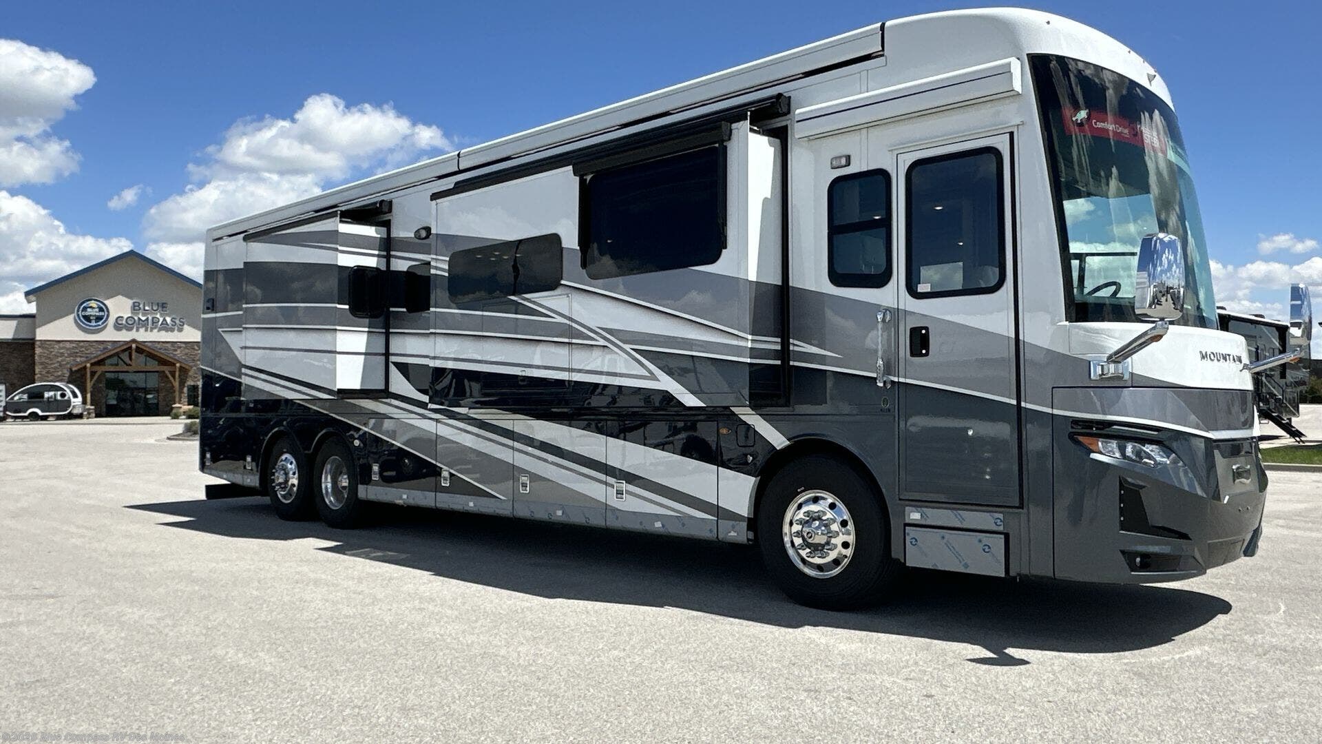 New 2025 Newmar Mountain Aire 4118 available in Altoona, Iowa