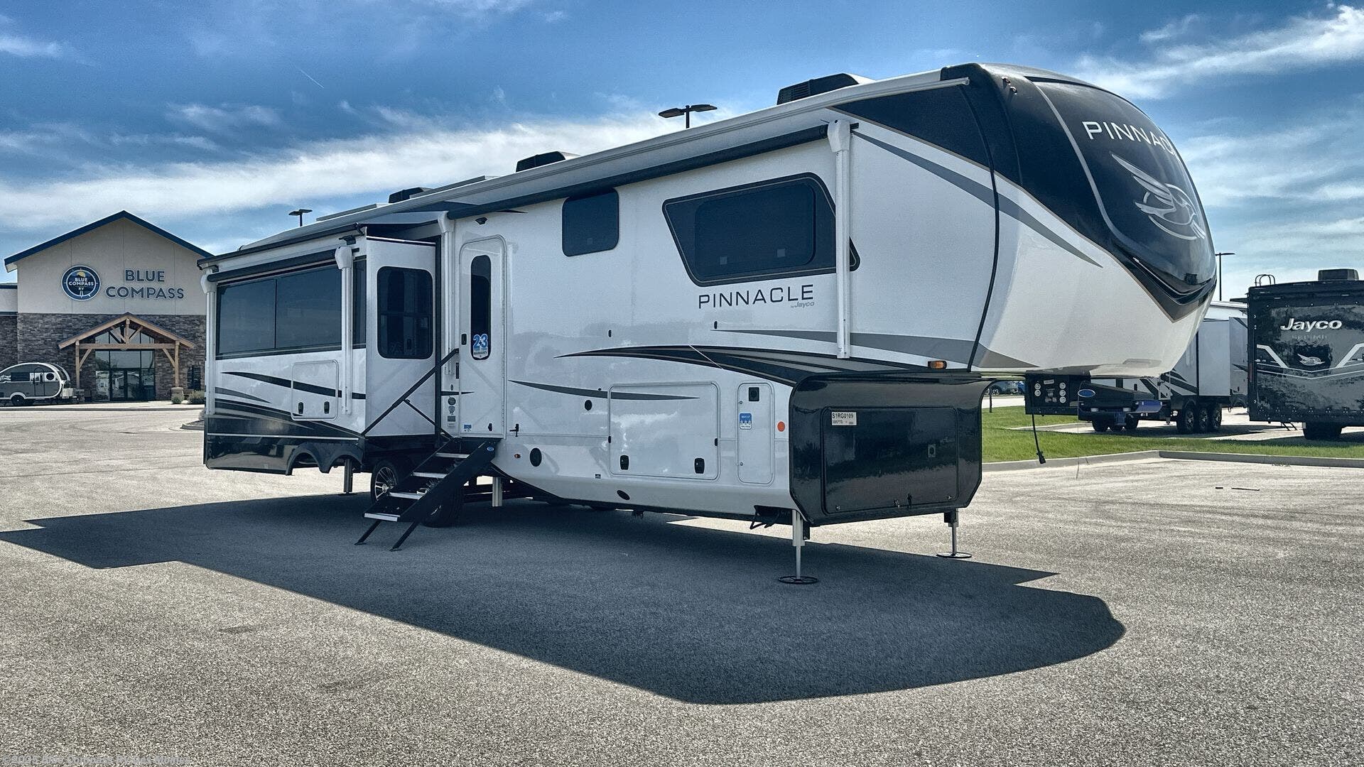 New 2025 Jayco Pinnacle 38KPTS available in Altoona, Iowa
