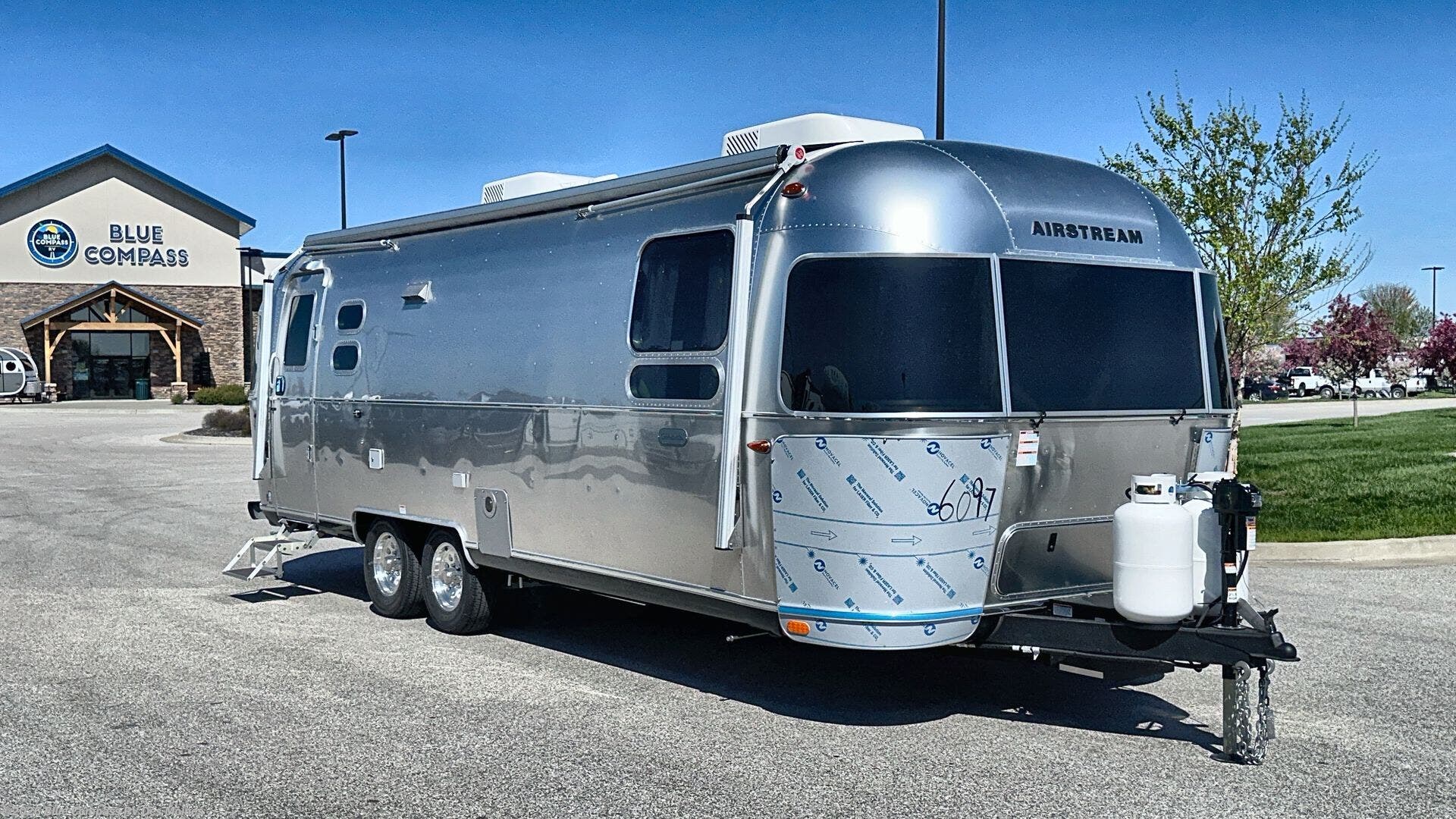 New 2025 Airstream Globetrotter 27FB available in Altoona, Iowa