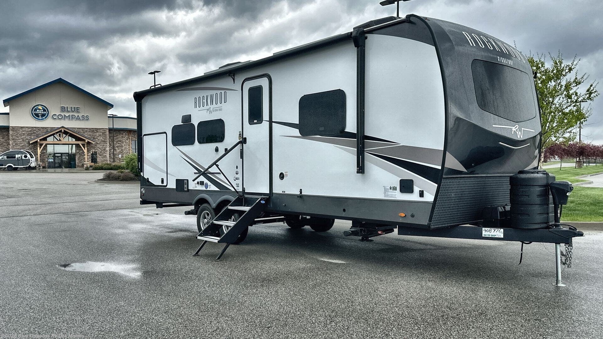 New 2025 Forest River Rockwood Signature 8265KBS available in Altoona, Iowa