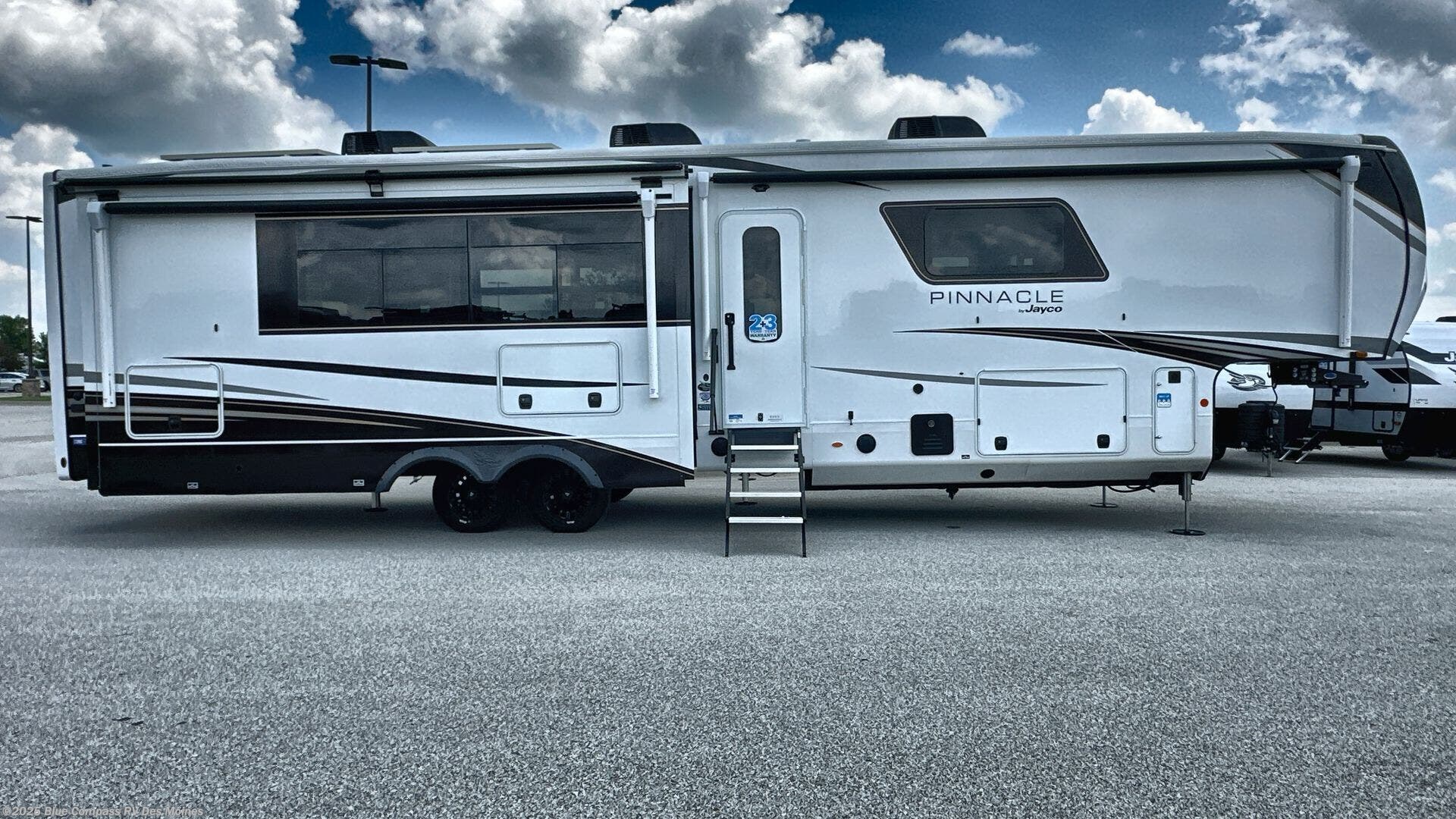 New 2026 Jayco Pinnacle 38FBRK available in Altoona, Iowa