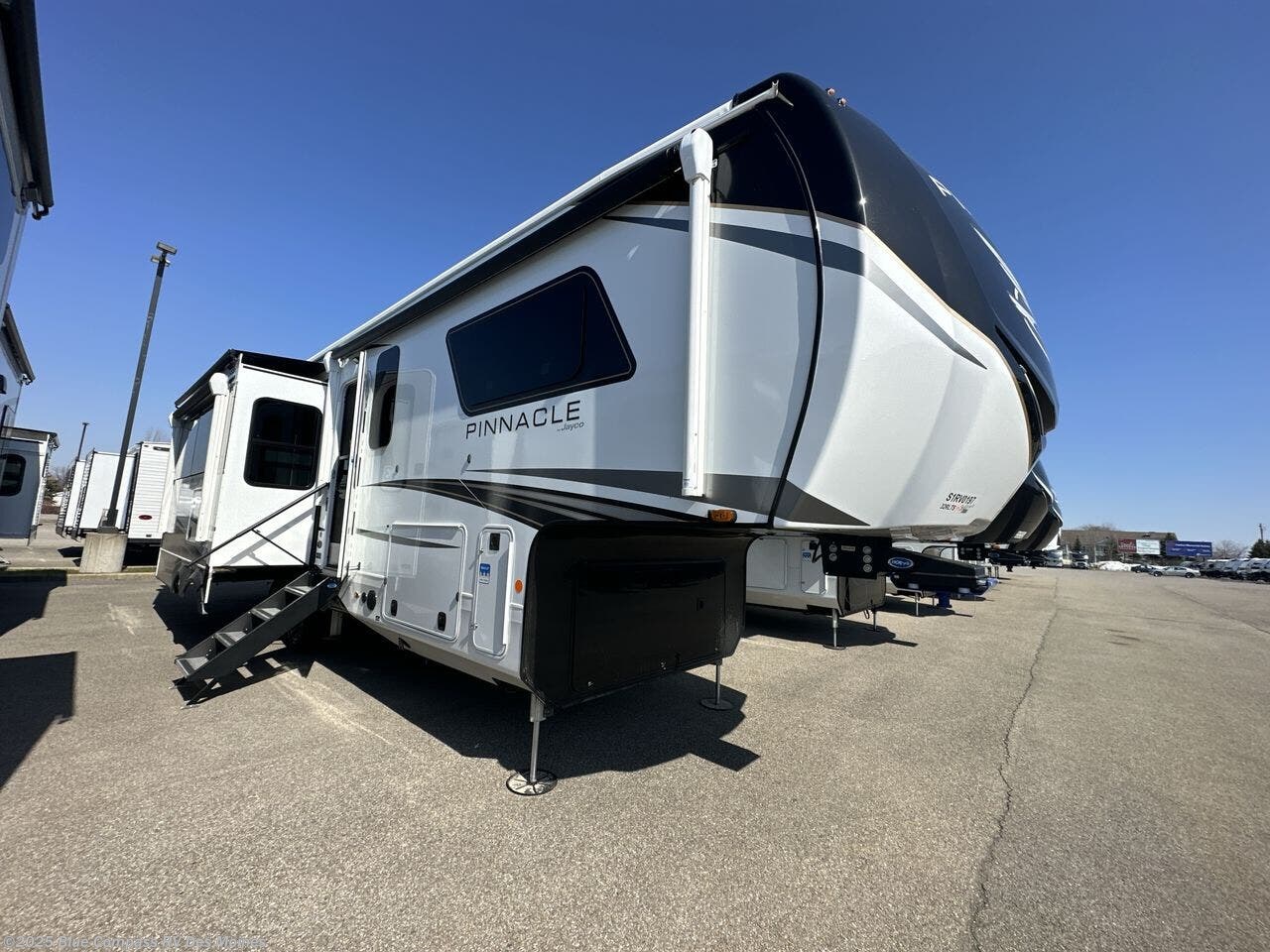 New 2025 Jayco Pinnacle 32RLTS available in Altoona, Iowa