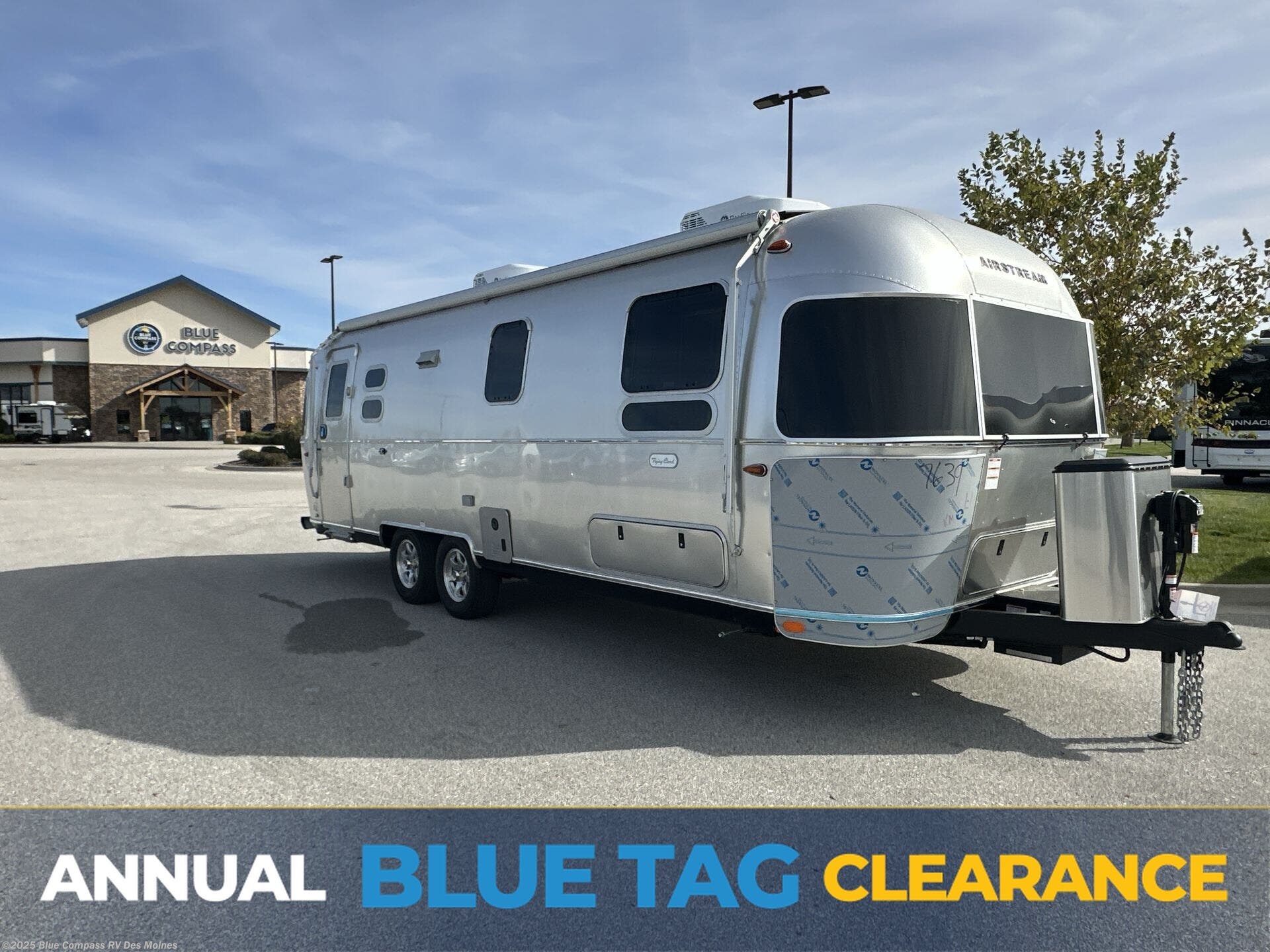 New 2026 Airstream Flying Cloud 27FB Twin available in Altoona, Iowa