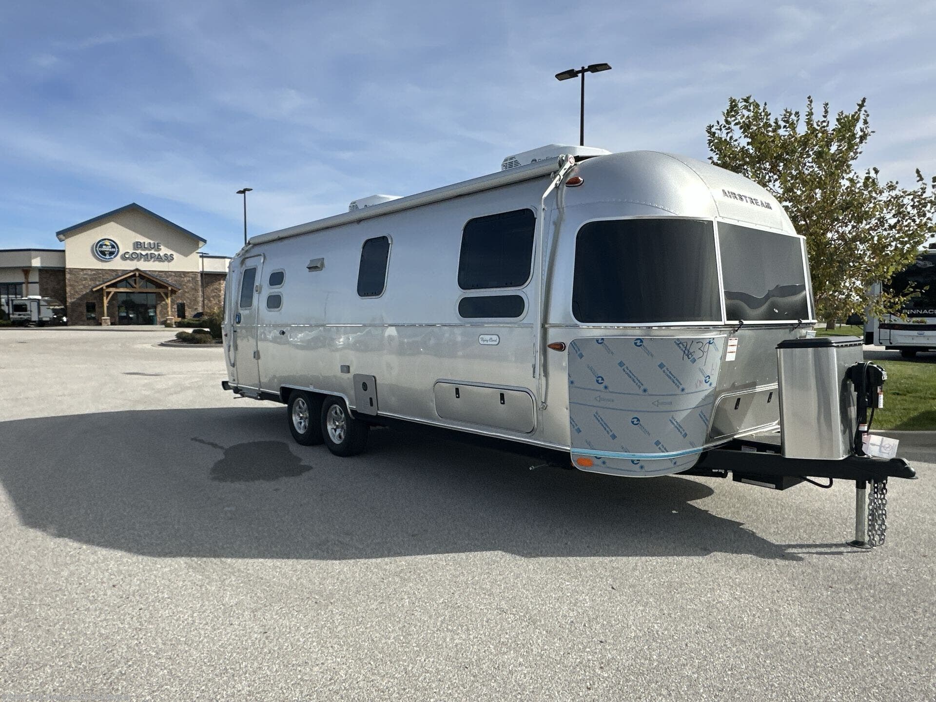 New 2026 Airstream Flying Cloud 27FB Twin available in Altoona, Iowa