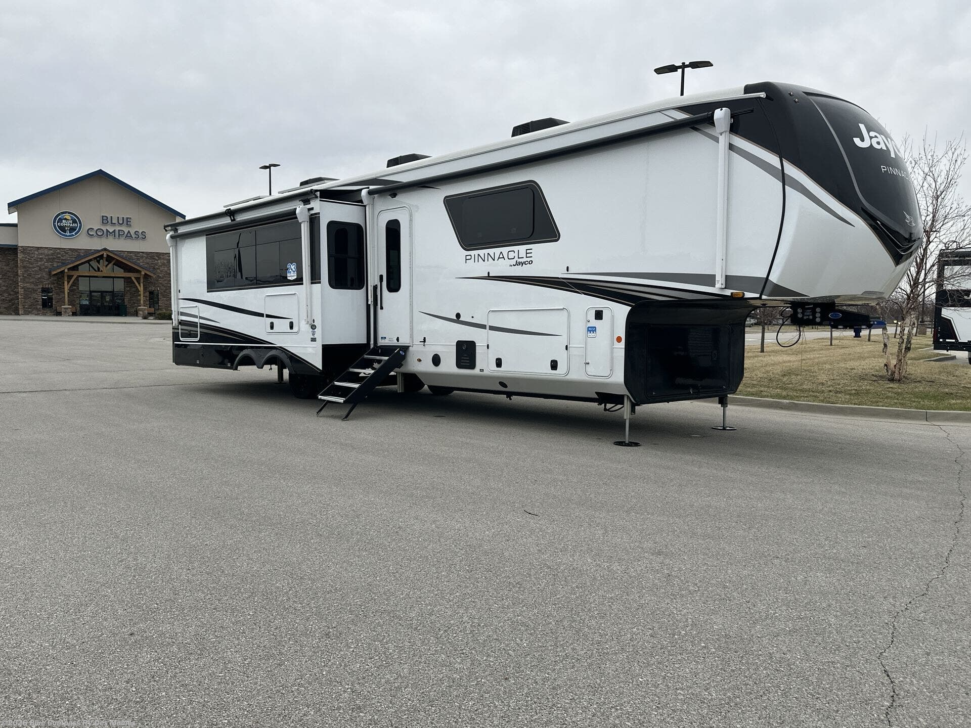New 2026 Jayco Pinnacle 38FBRK available in Altoona, Iowa