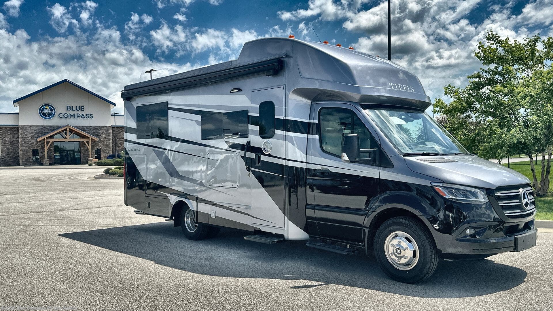 New 2026 Tiffin Wayfarer 25 XLW available in Altoona, Iowa