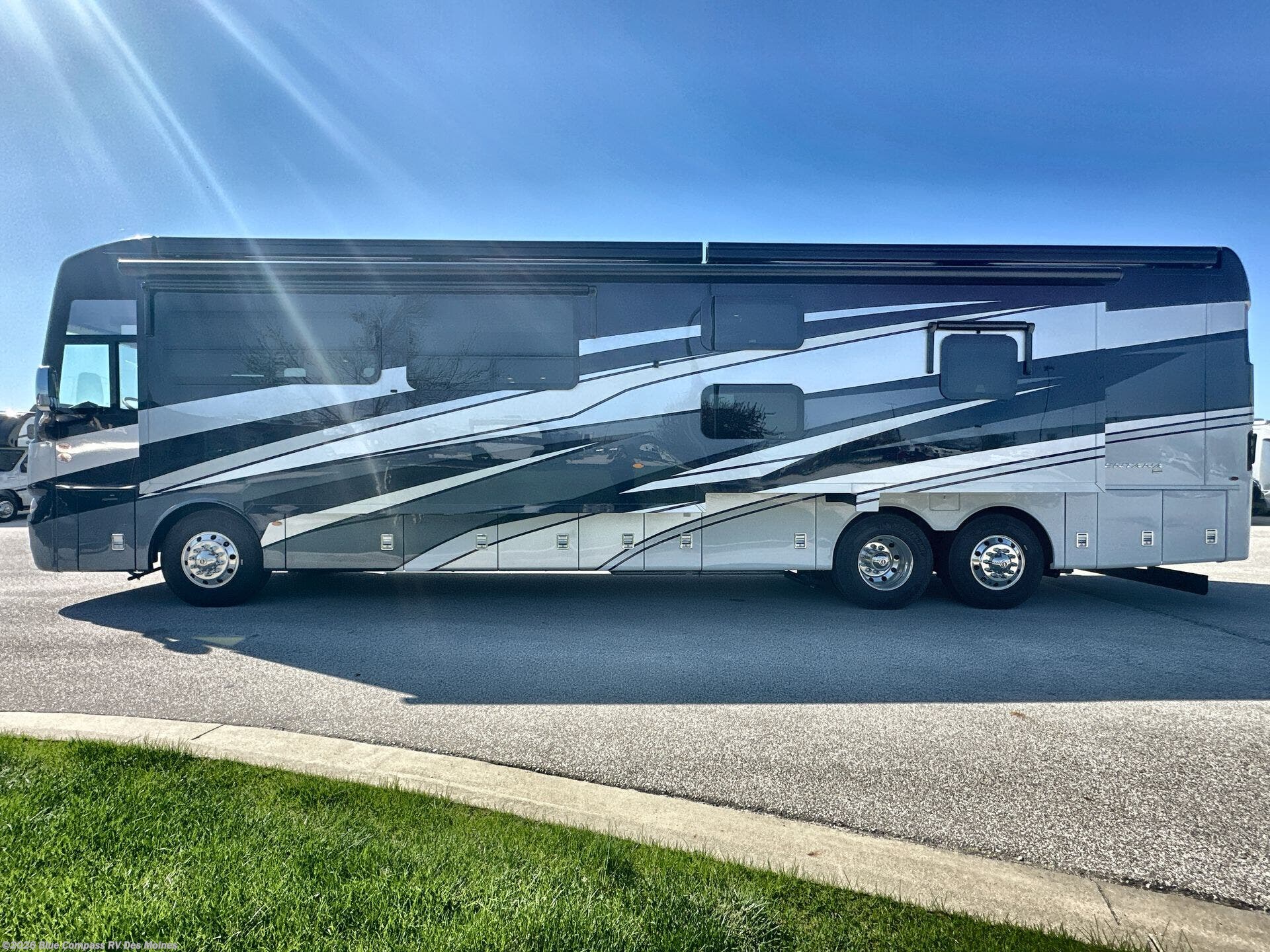 New 2026 Newmar Ventana 4340 available in Altoona, Iowa