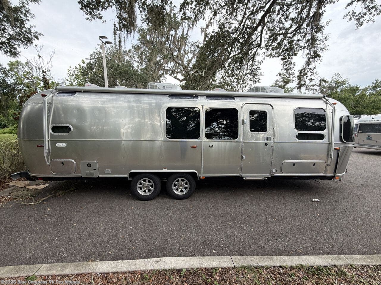Used 2024 Airstream Flying Cloud 30FBBT available in Altoona, Iowa