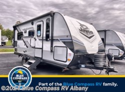 New 2024 Jayco Jay Feather 19MRK available in Latham, New York