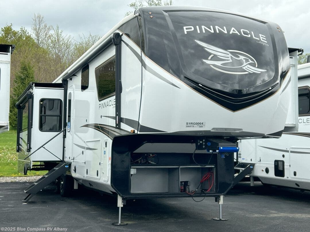 New 2025 Jayco Pinnacle 38KPTS available in Latham, New York