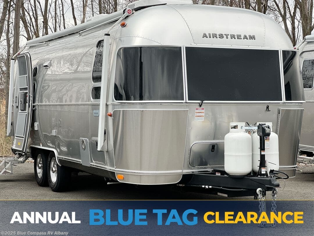 New 2025 Airstream Globetrotter 25FB Twin available in Latham, New York