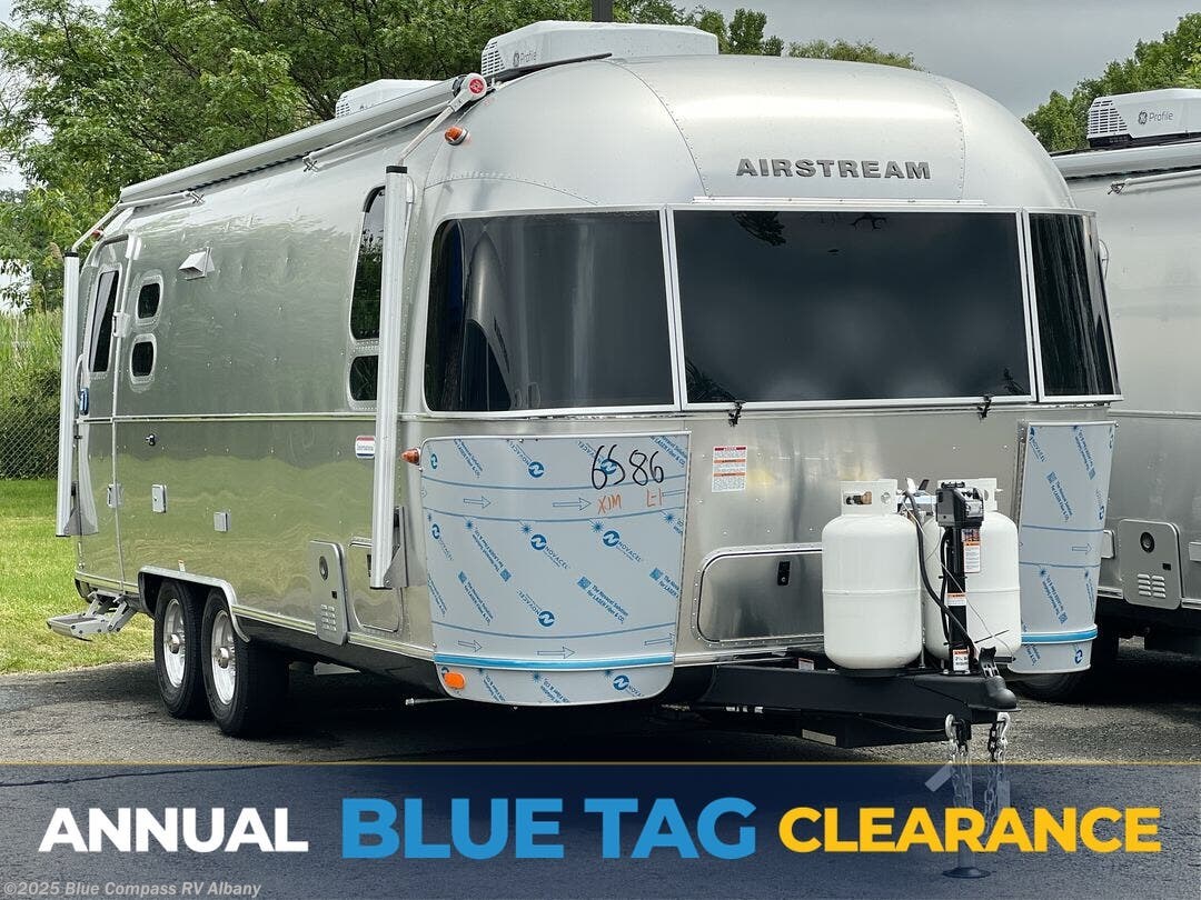 New 2025 Airstream International 25FB Twin available in Latham, New York