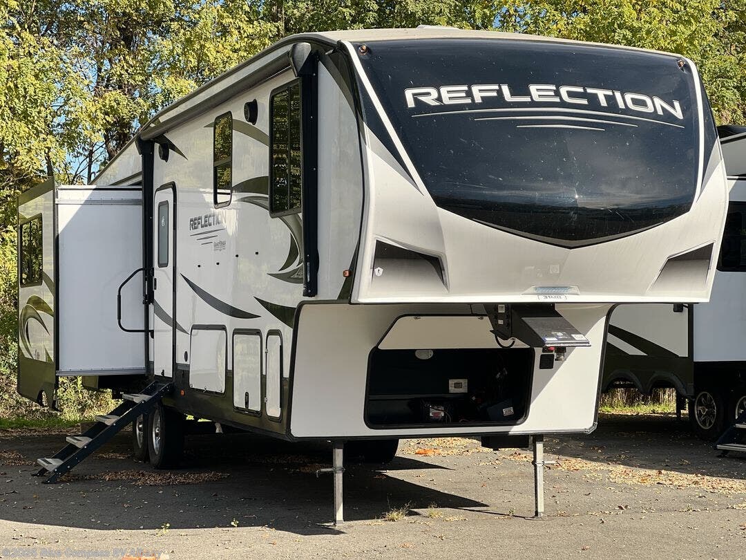 Used 2022 Grand Design Reflection 31MB available in Latham, New York