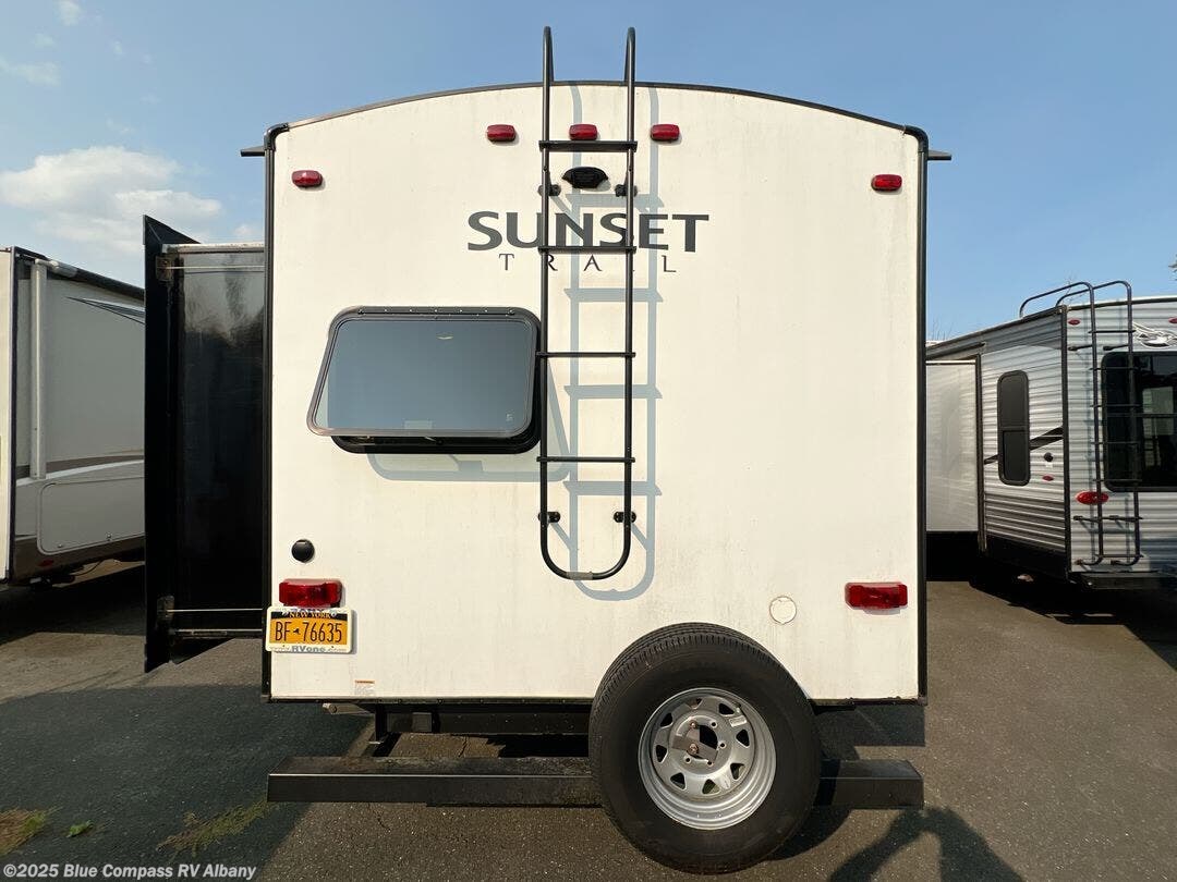 Used 2019 CrossRoads Sunset Trail Super Lite SS331BH available in Latham, New York
