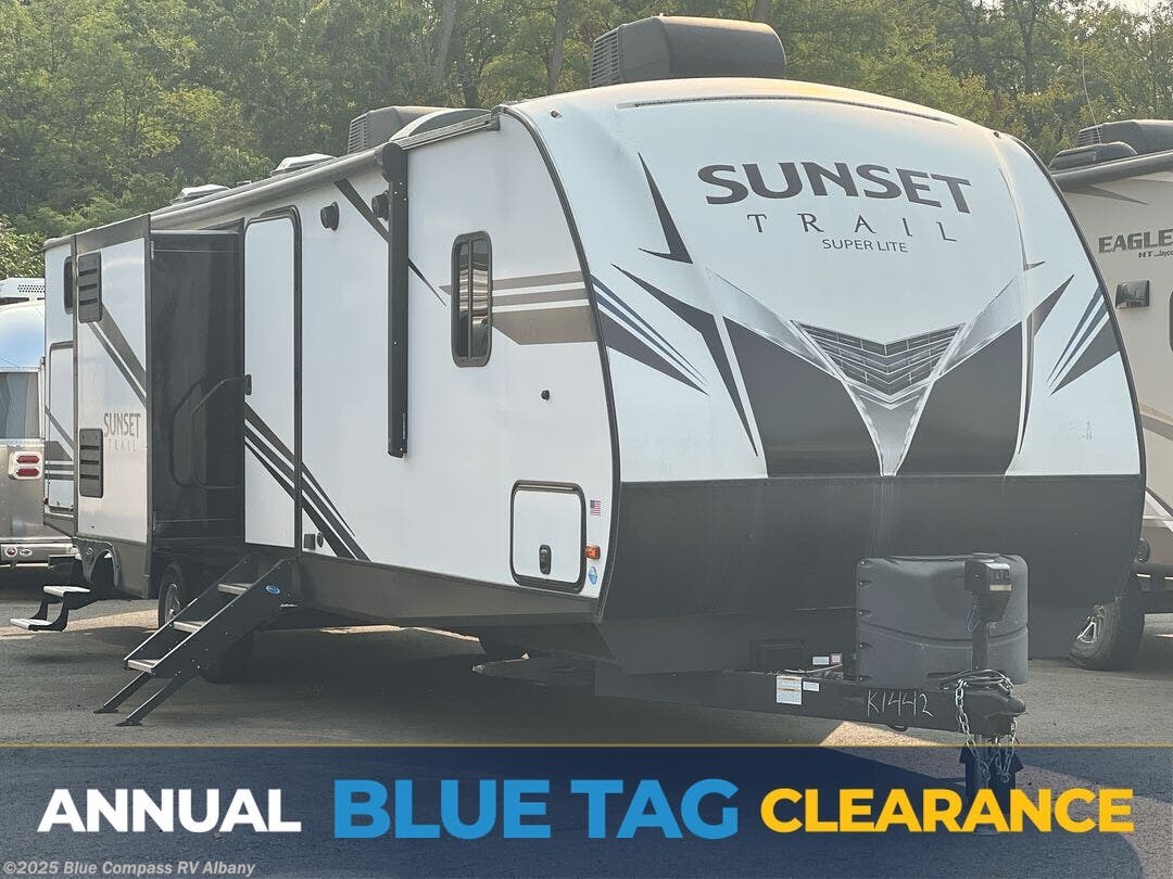 Used 2019 CrossRoads Sunset Trail Super Lite SS331BH available in Latham, New York