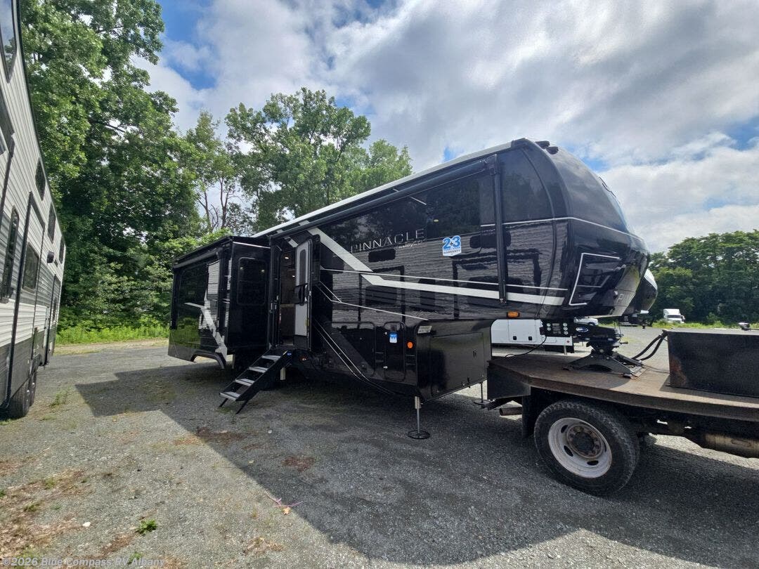 New 2027 Jayco Pinnacle 32RLTS available in Latham, New York