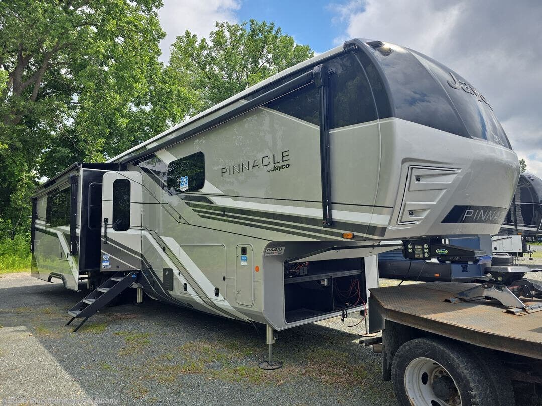 New 2027 Jayco Pinnacle 38FBRK available in Latham, New York