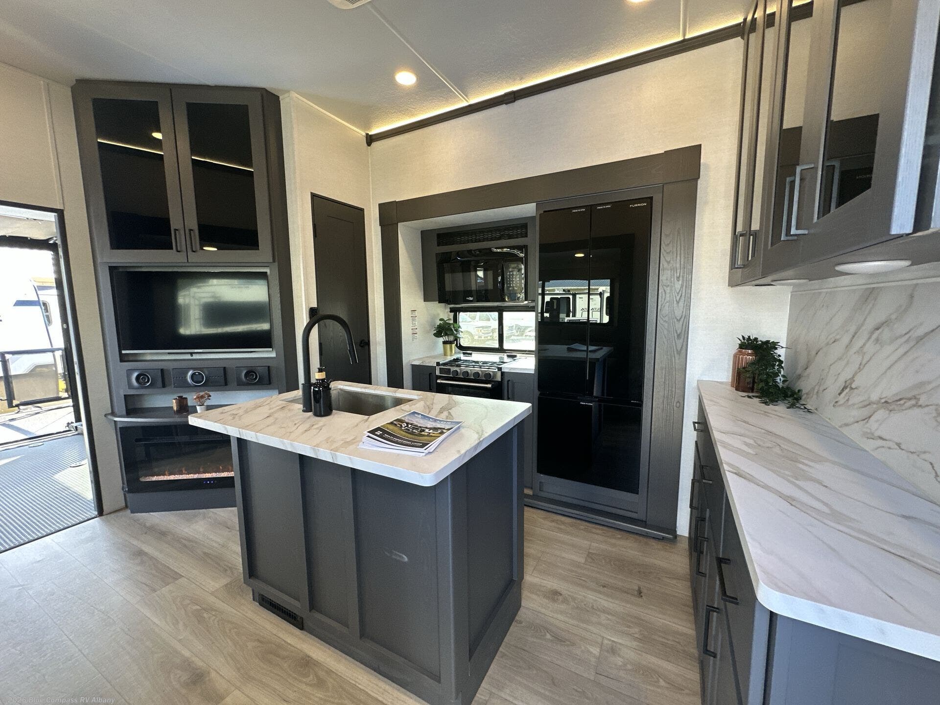 New 2027 Alliance RV Valor All-Access 32A10 available in Latham, New York