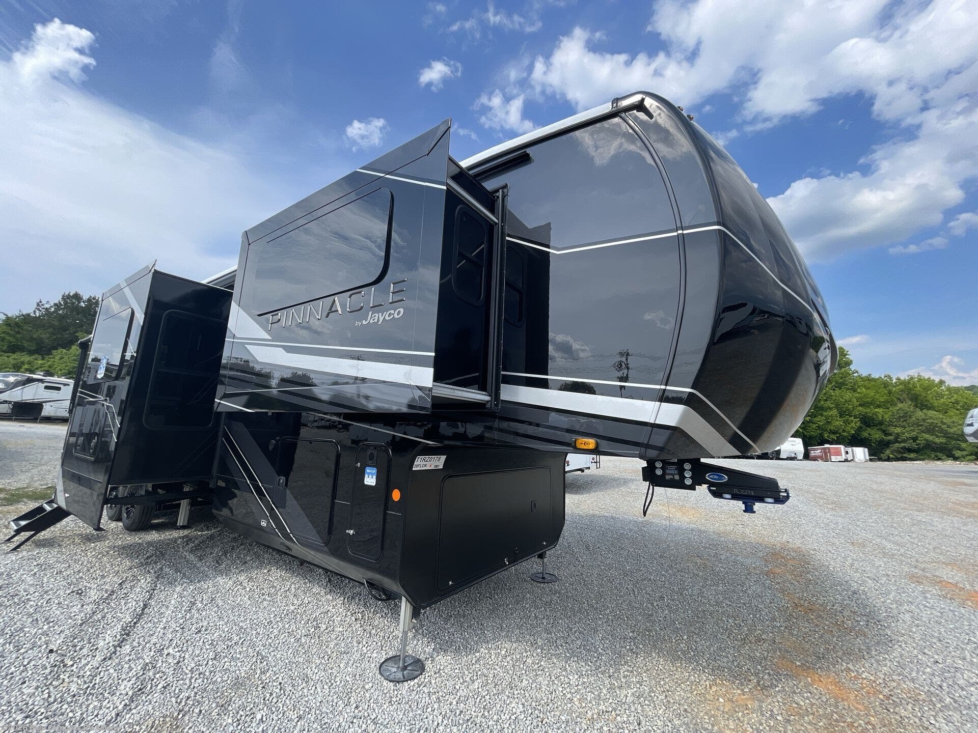 New 2026 Jayco Pinnacle 39FLOK available in Latham, New York