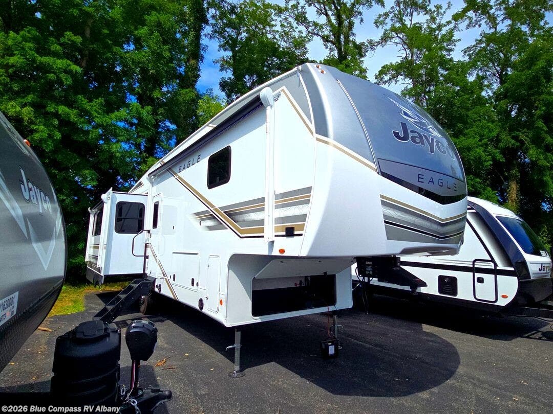 New 2027 Jayco Eagle 321RSTS available in Latham, New York