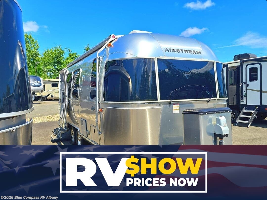 Used 2019  Airstream Flying Cloud 23FB by Airstream from Blue Compass RV Albany in Latham, NY