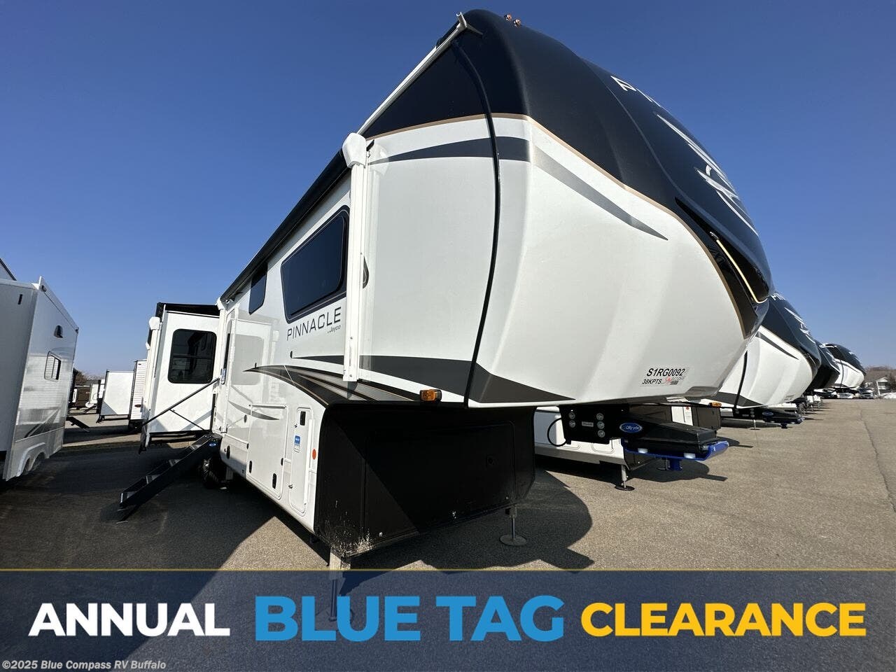 New 2025 Jayco Pinnacle 38KPTS available in West Seneca, New York