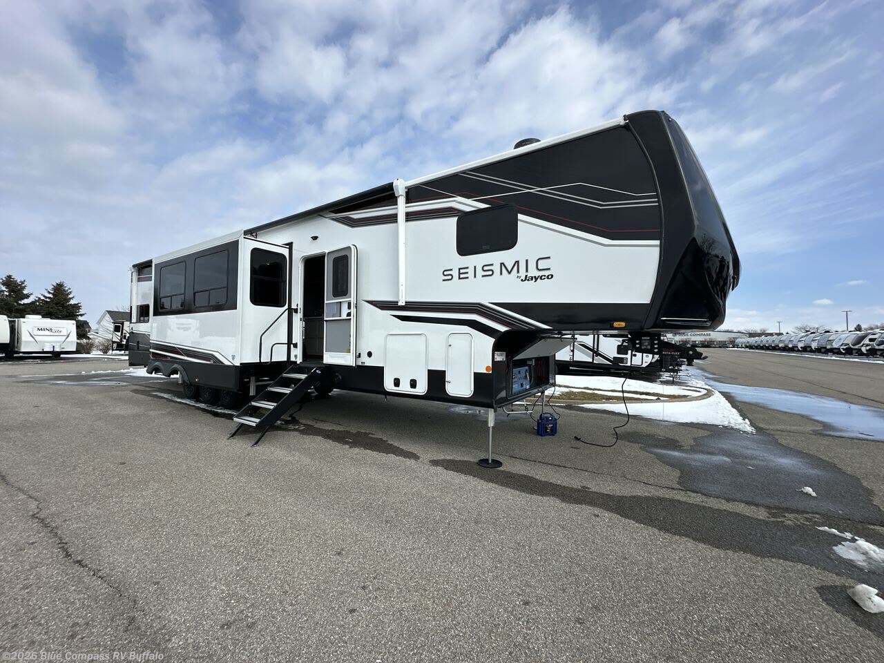 New 2026 Jayco Seismic 395 available in West Seneca, New York