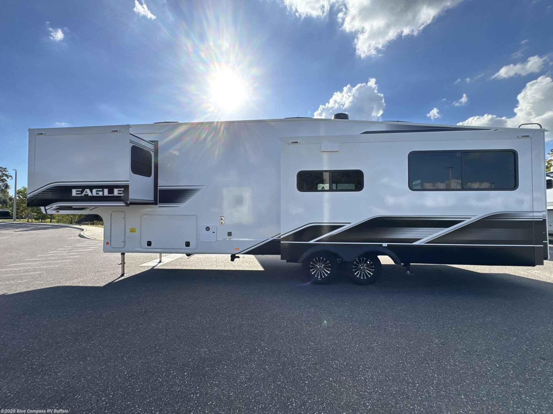 New 2026 Jayco Eagle 335LSTS available in West Seneca, New York
