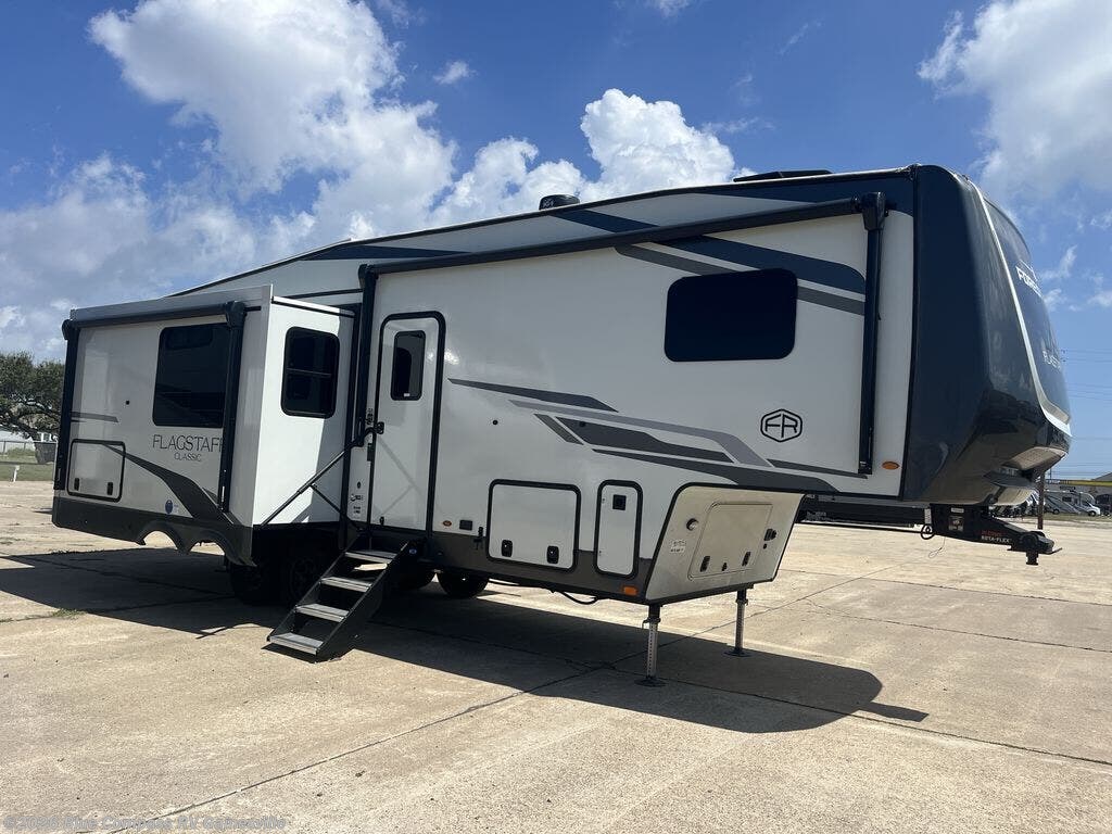 Used 2025 Forest River Flagstaff Classic F331RL available in Alachua, Florida