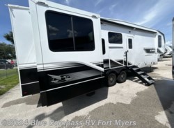 New 2025 Jayco Eagle 335RDOK available in Fort Myers, Florida