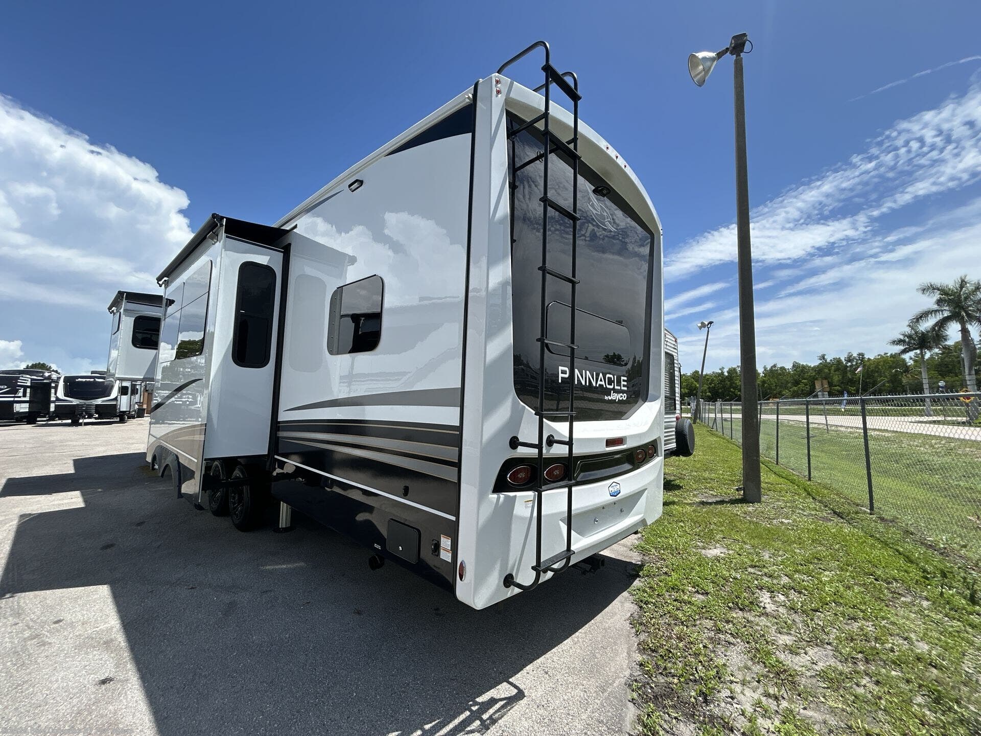 New 2025 Jayco Pinnacle 38FBRK available in Fort Myers, Florida