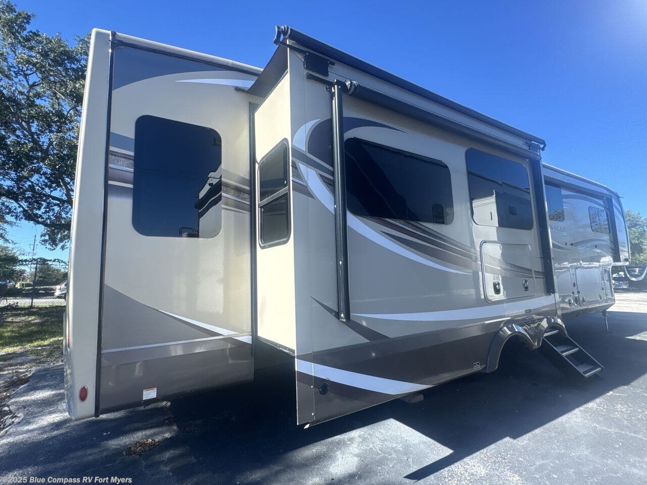 Used 2020 Jayco Pinnacle 37MDQS available in Fort Myers, Florida