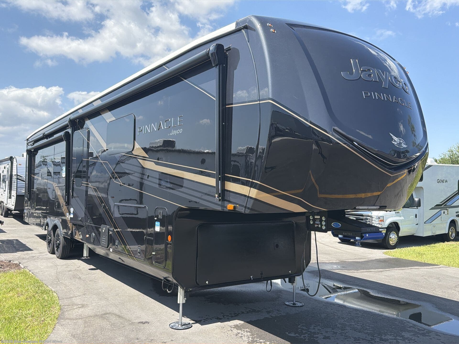 New 2026 Jayco Pinnacle 38FBRK available in Fort Myers, Florida
