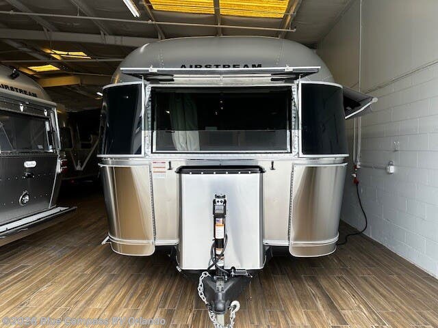 New 2025 Airstream Flying Cloud 30RB available in Casselberry, Florida