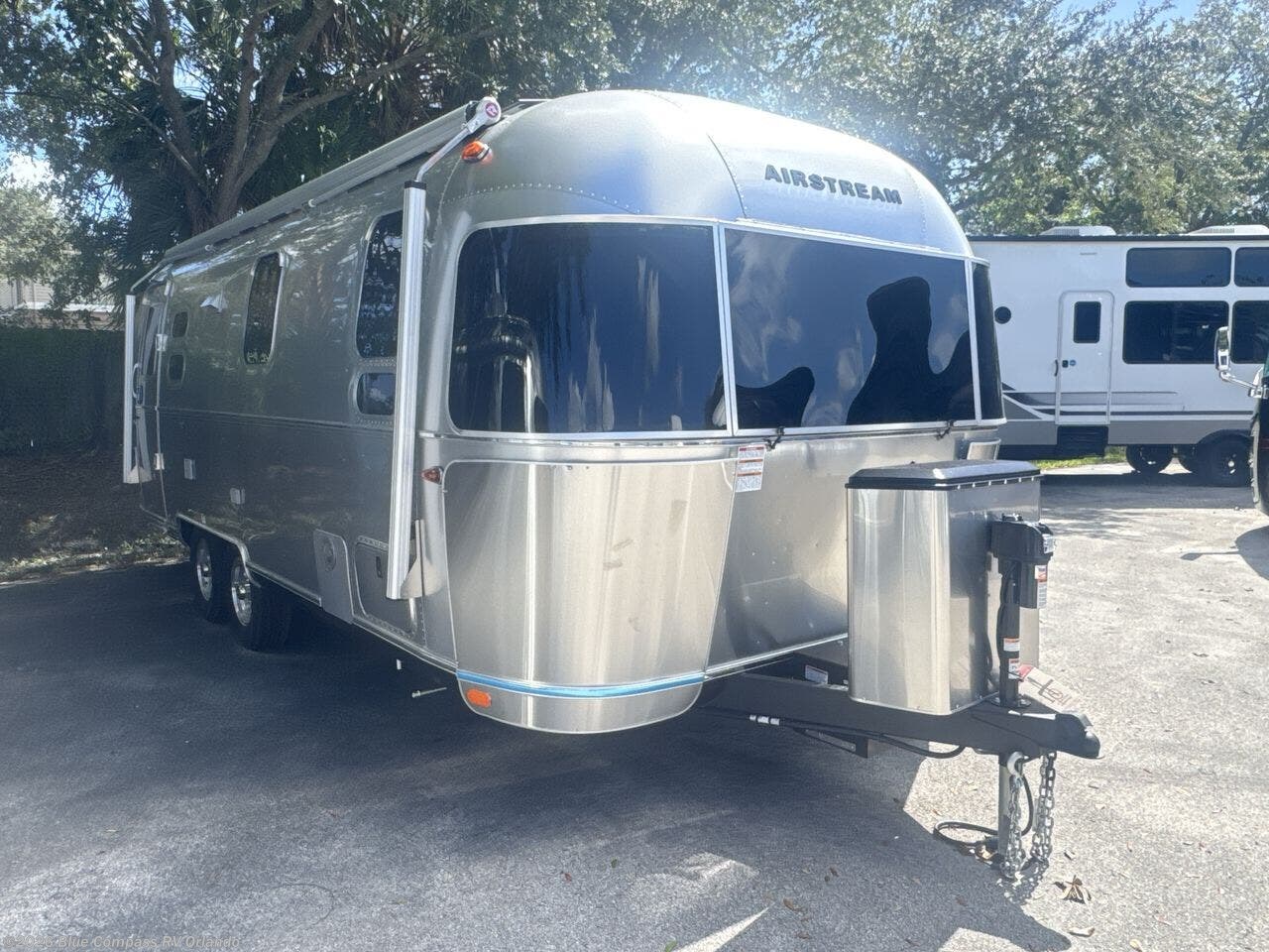 New 2026 Airstream Globetrotter 25FB available in Casselberry, Florida
