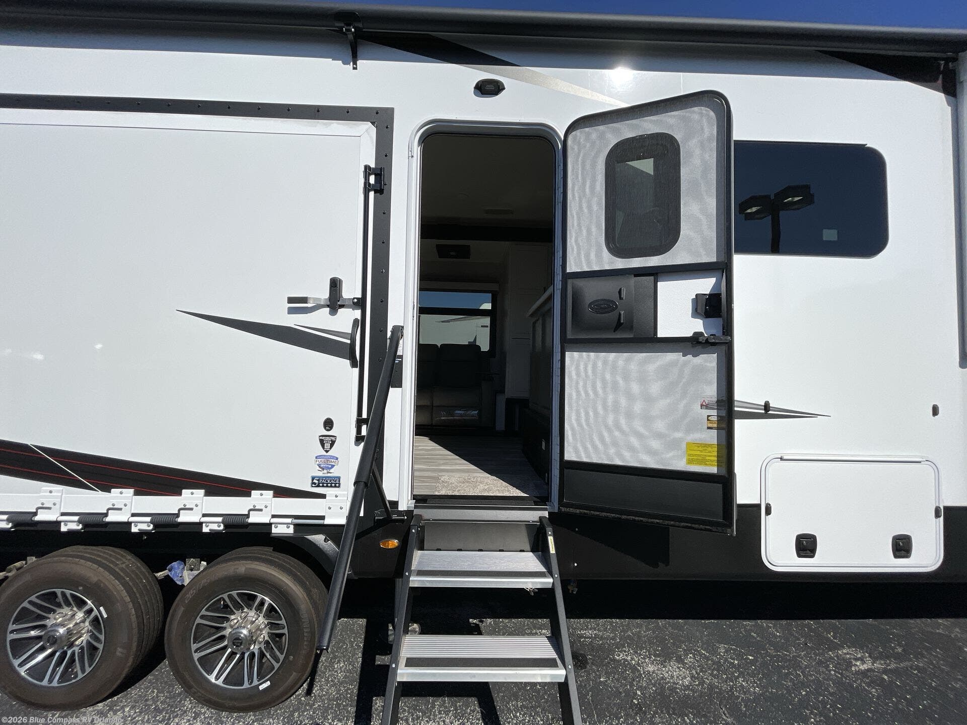 New 2025 Jayco Seismic Luxury Series 4113 available in Casselberry, Florida