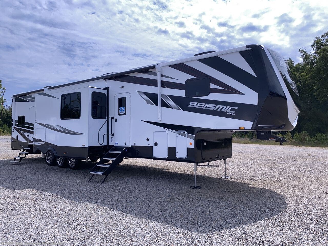 New 2026 Jayco Seismic 399 available in Casselberry, Florida