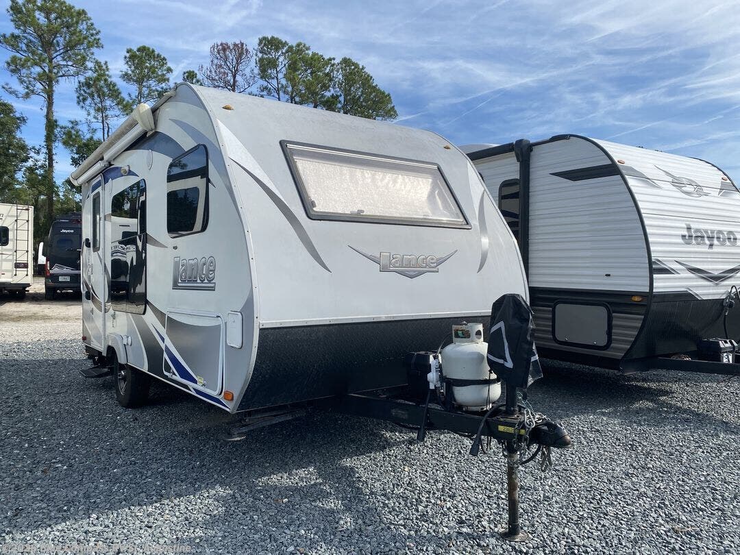 Used 2017 Lance  Lance Travel Trailers 1475 Lance available in St. Augustine, Florida