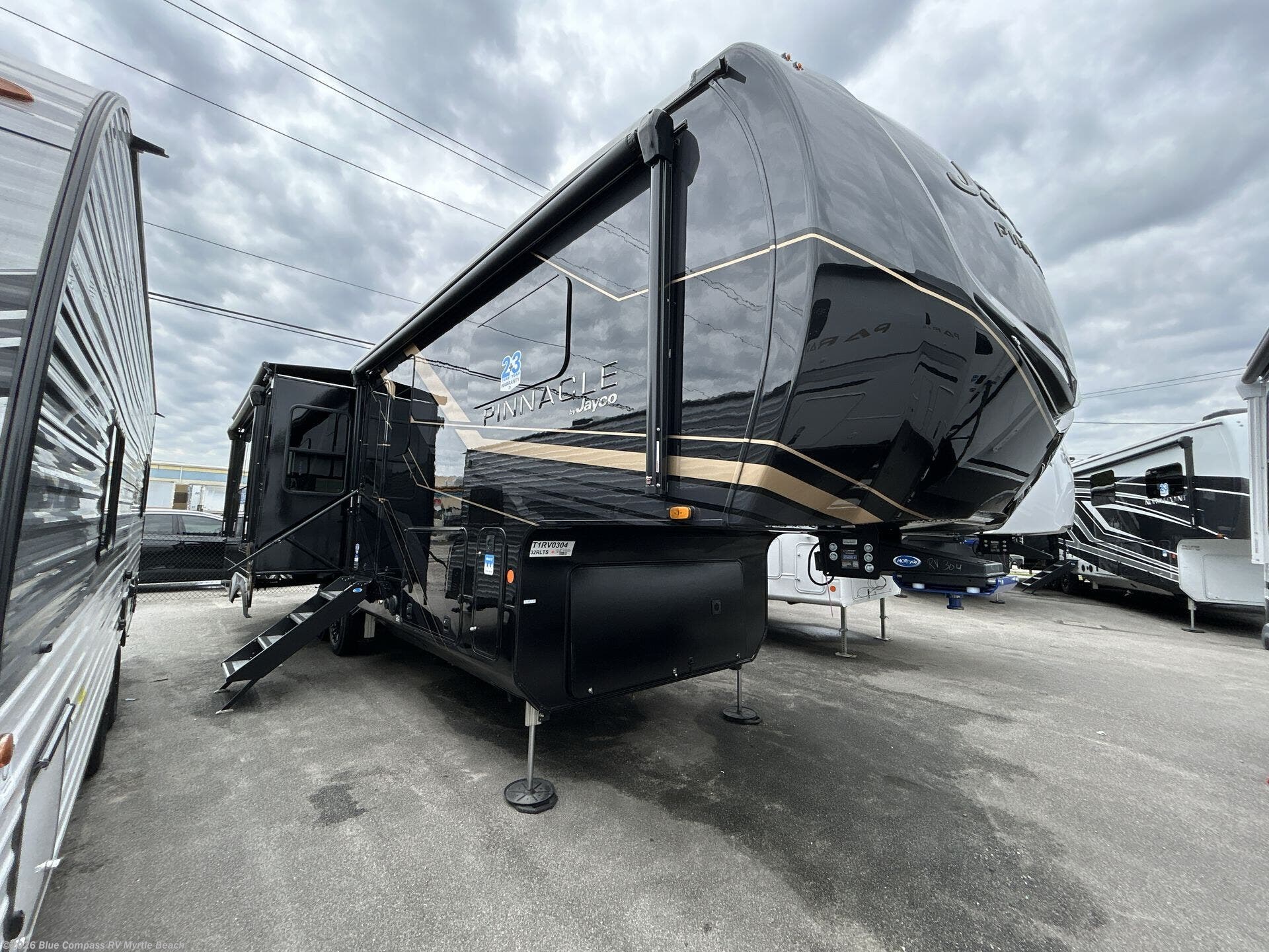 New 2026 Jayco Pinnacle 32RLTS available in Myrtle Beach, South Carolina
