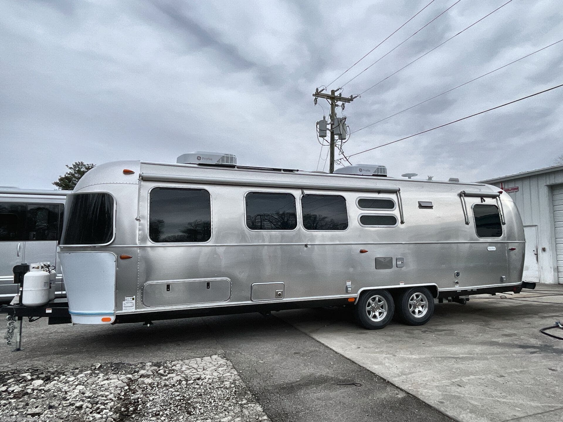 New 2027 Airstream Flying Cloud 30FB Office Twin available in Dover, Florida