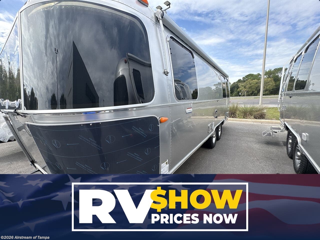 New 2026 Airstream International 25FB available in Dover, Florida