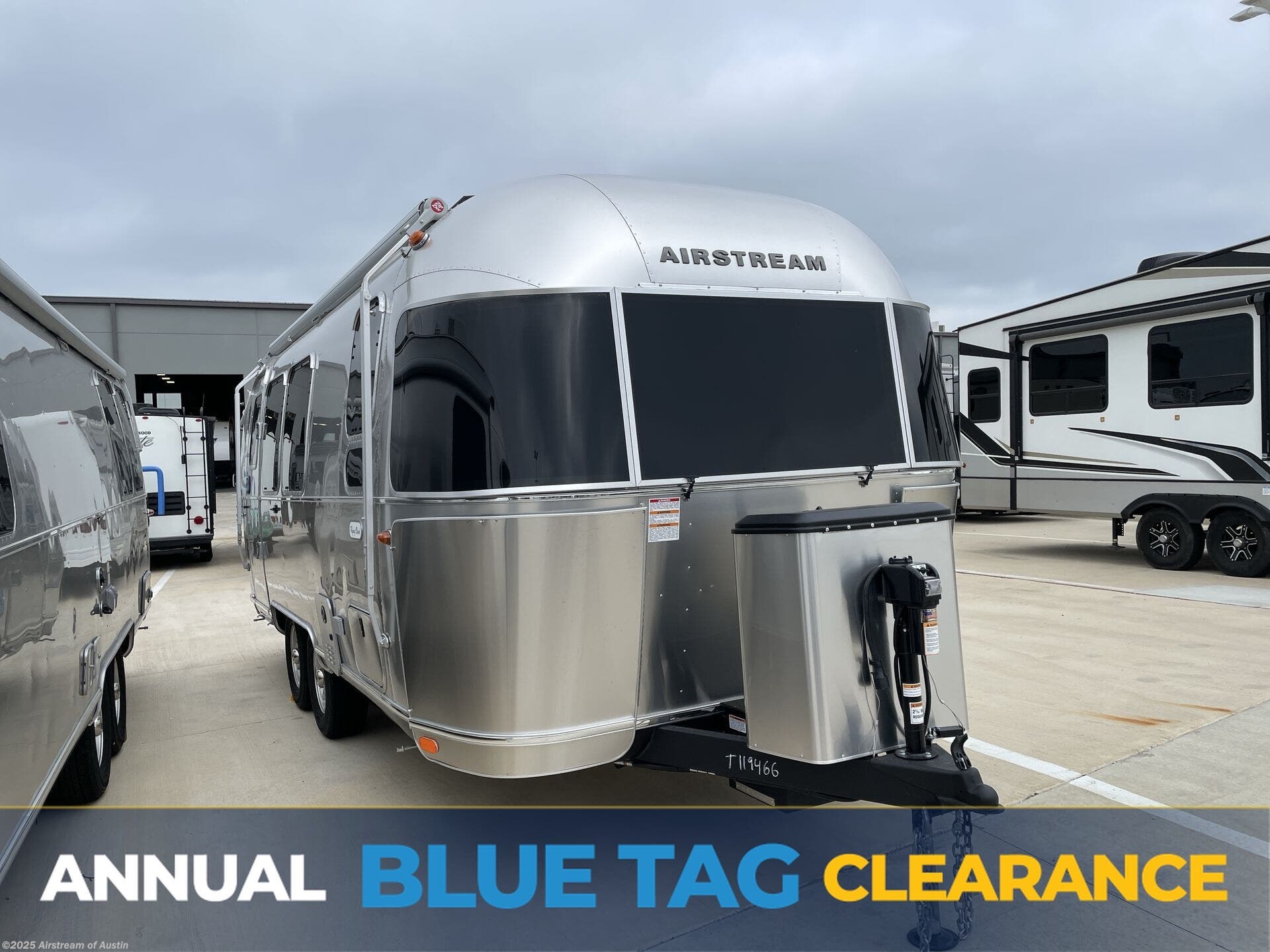 New 2025 Airstream Flying Cloud 23FB available in Buda, Texas