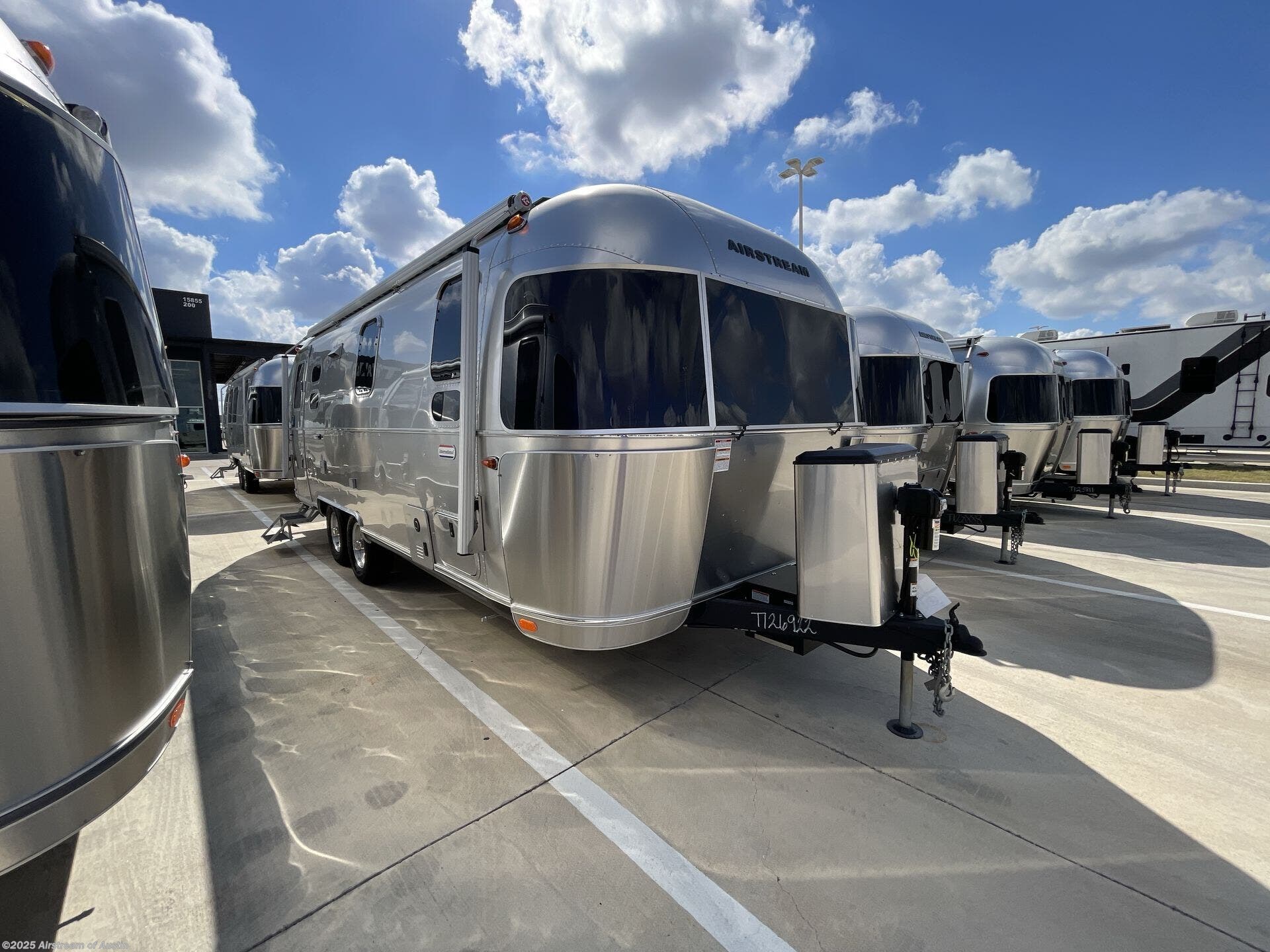 New 2026 Airstream International 25FB available in Buda, Texas