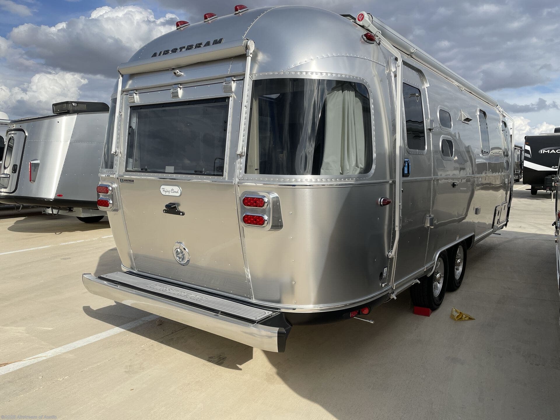 New 2026 Airstream Flying Cloud 25FB Twin available in Buda, Texas