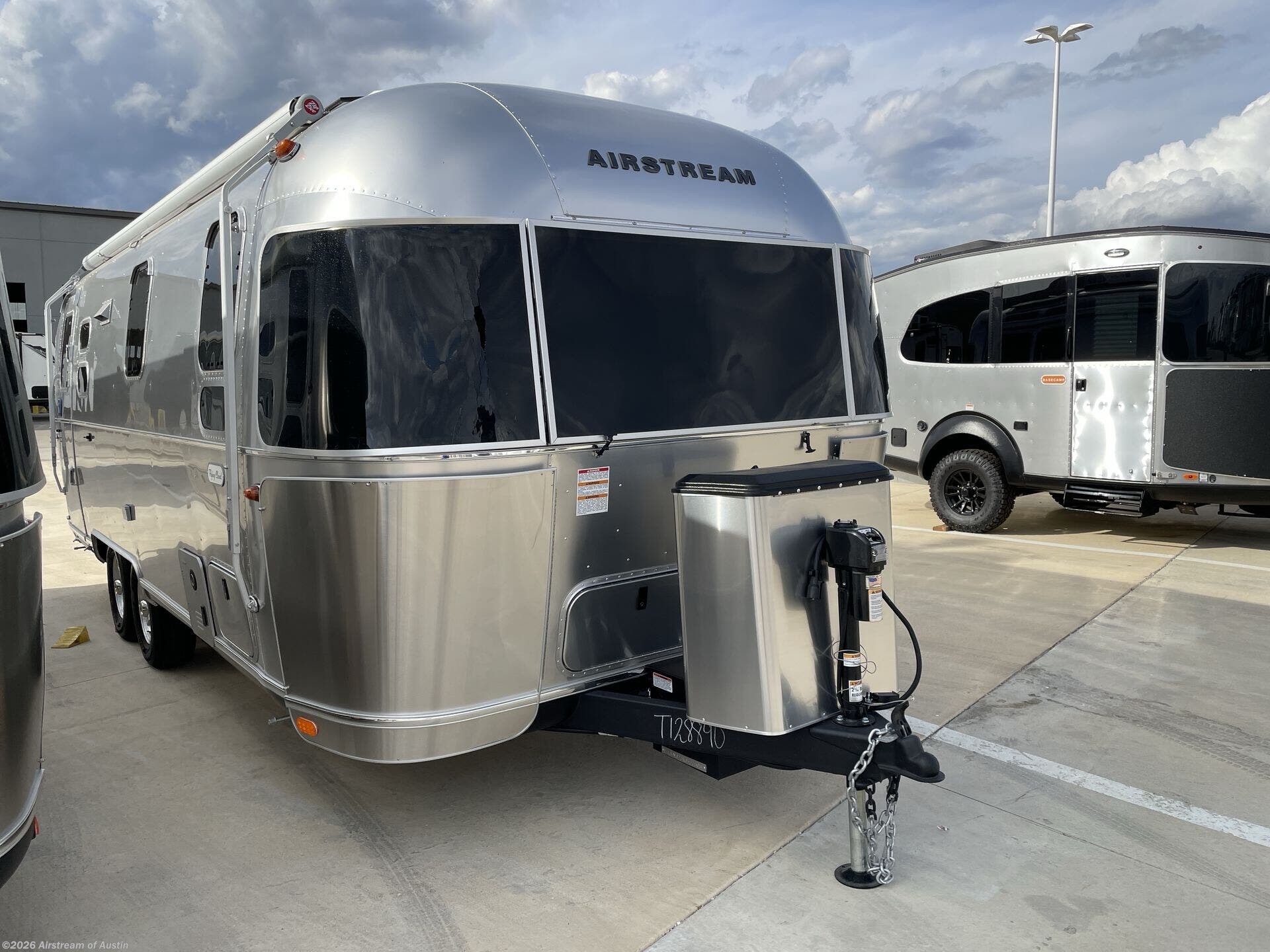 New 2026 Airstream Flying Cloud 25FB Twin available in Buda, Texas