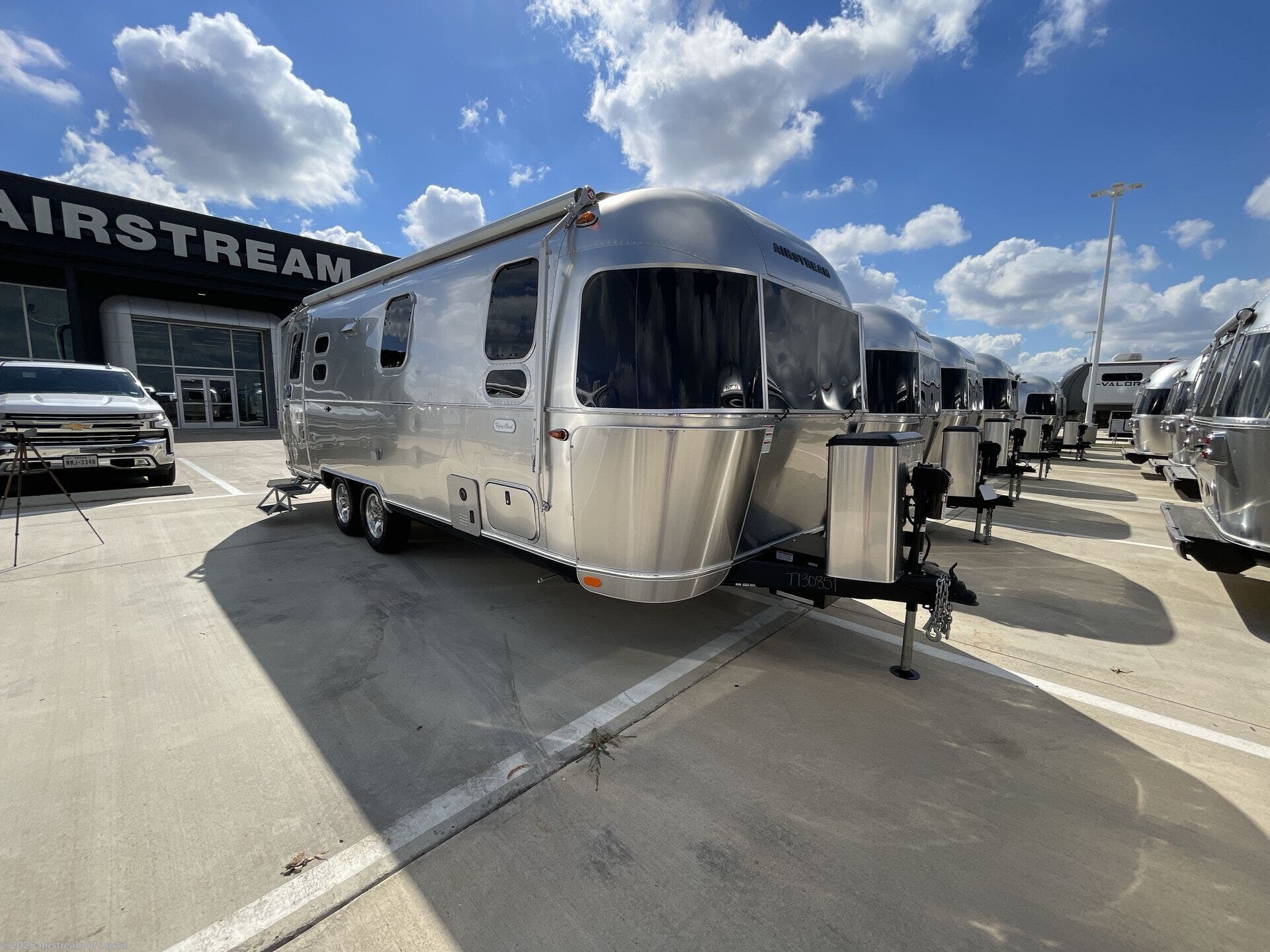 New 2026 Airstream Flying Cloud 25FB available in Buda, Texas
