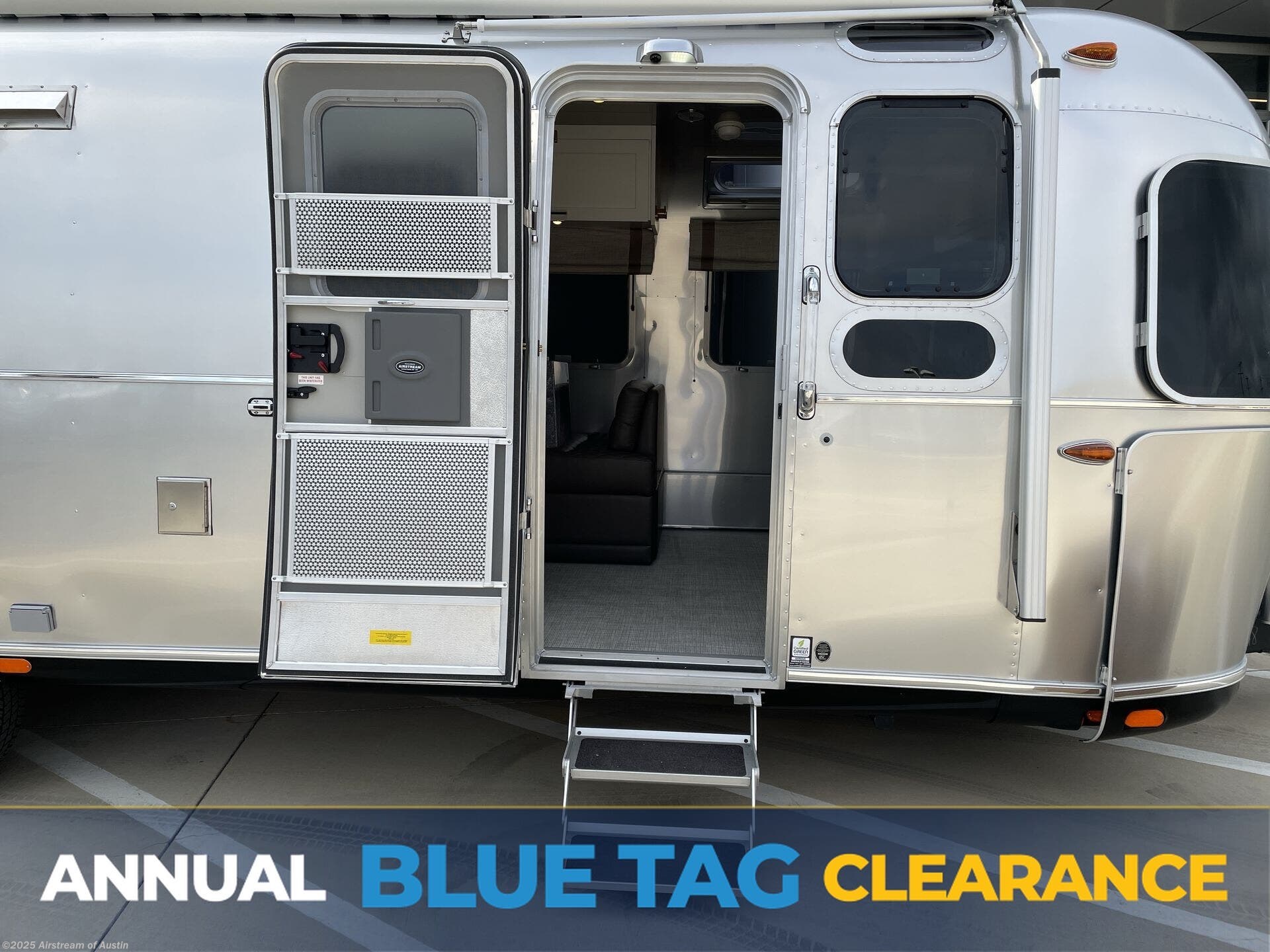 New 2026 Airstream Classic 30RB Twin available in Buda, Texas
