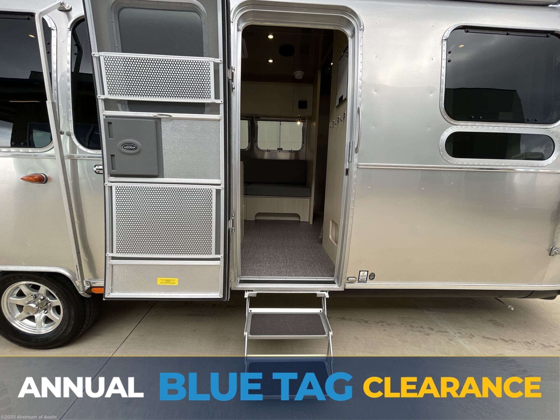 New 2026 Airstream Flying Cloud 30FB Bunk available in Buda, Texas