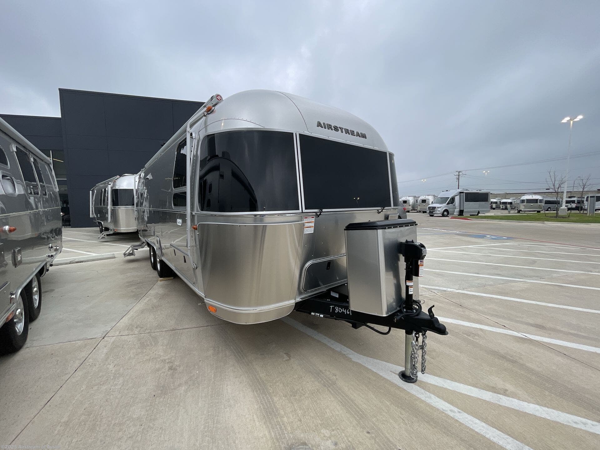Used 2024 Airstream Flying Cloud 27FB Twin available in Buda, Texas