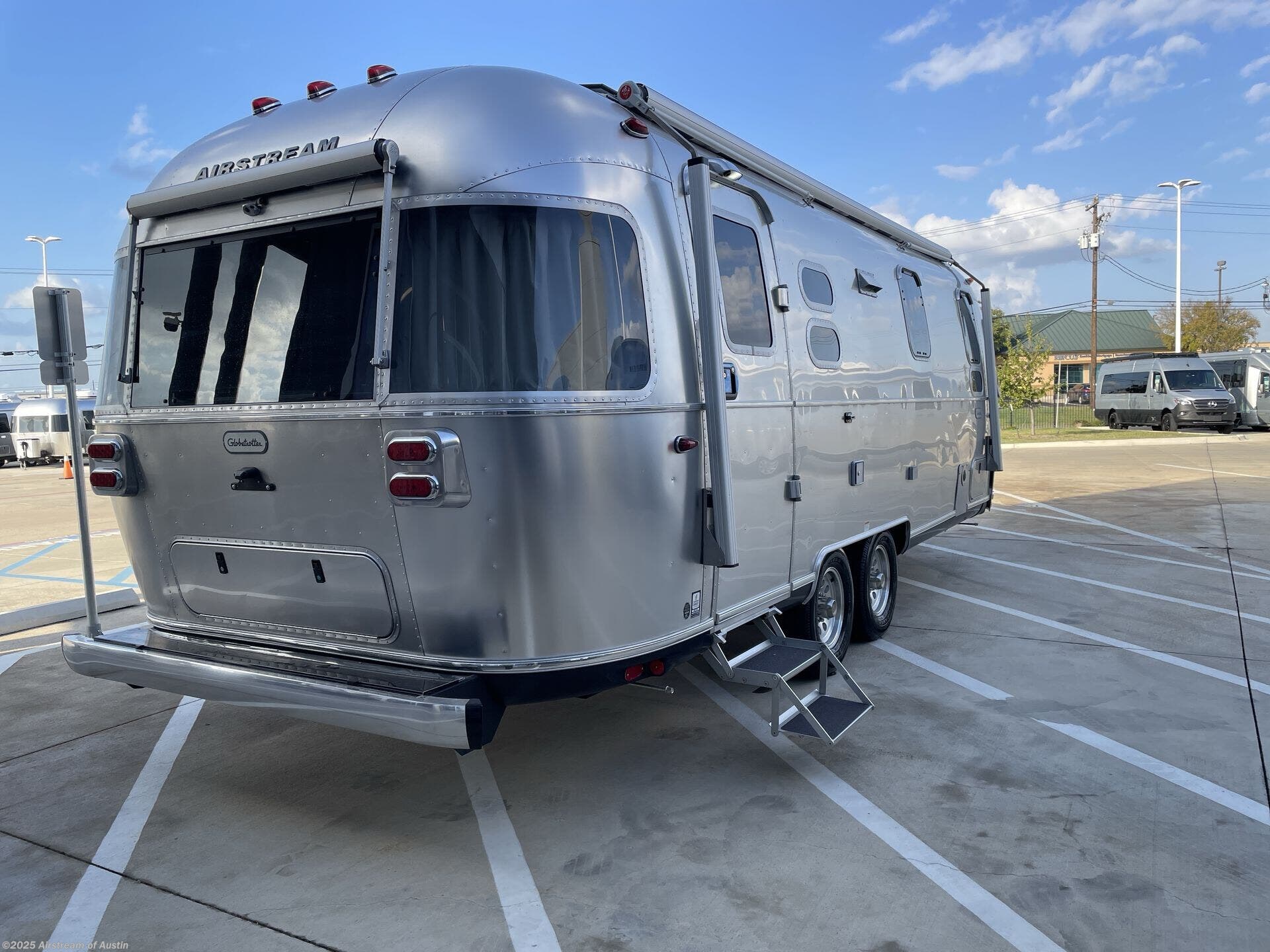New 2026 Airstream Globetrotter 25FB Twin available in Buda, Texas